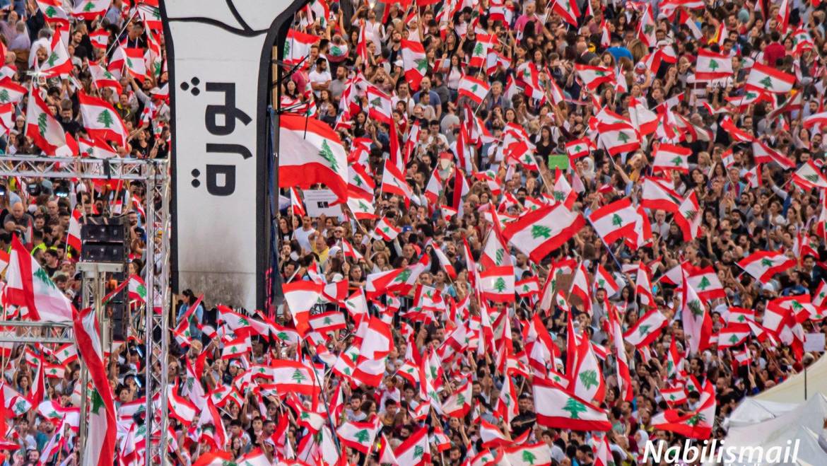 ديناميات ثورة لبنانية جديدة تفاجئ طبقة سياسية مهترئة