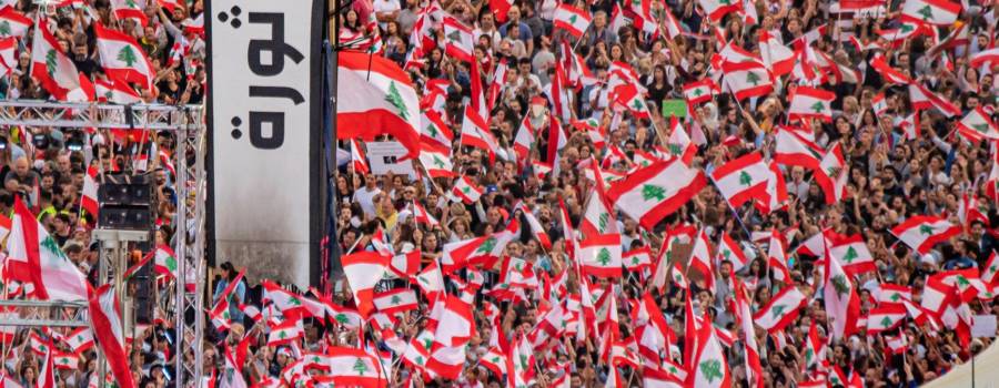 ديناميات ثورة لبنانية جديدة تفاجئ طبقة سياسية مهترئة