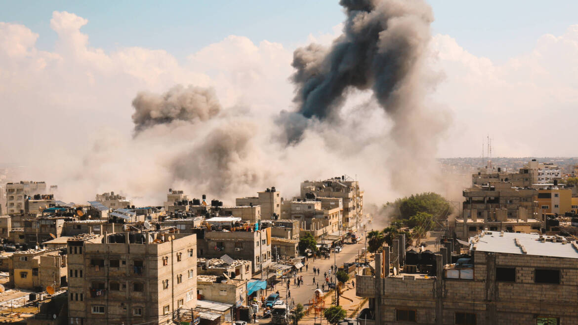 من جحيم غزة: كيف يتحايل الفلسطينيون على الموت
